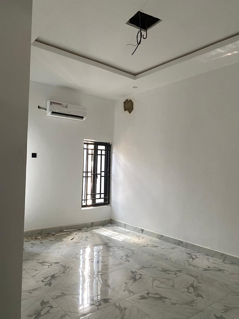 5 Bedroom Semi-Detached Terrace