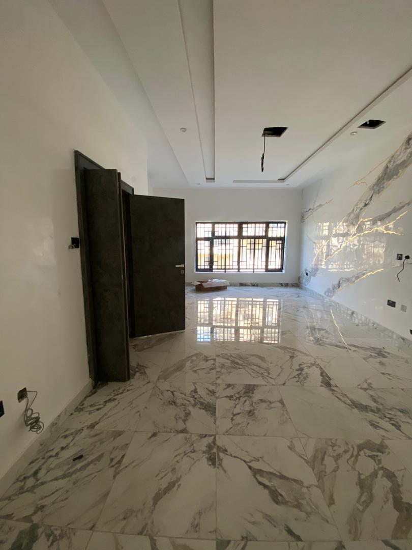 5 Bedroom Semi-Detached Terrace