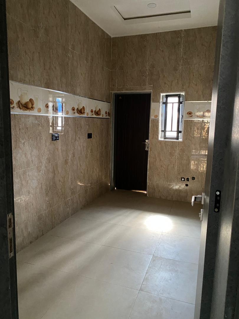 5 Bedroom Semi-Detached Terrace