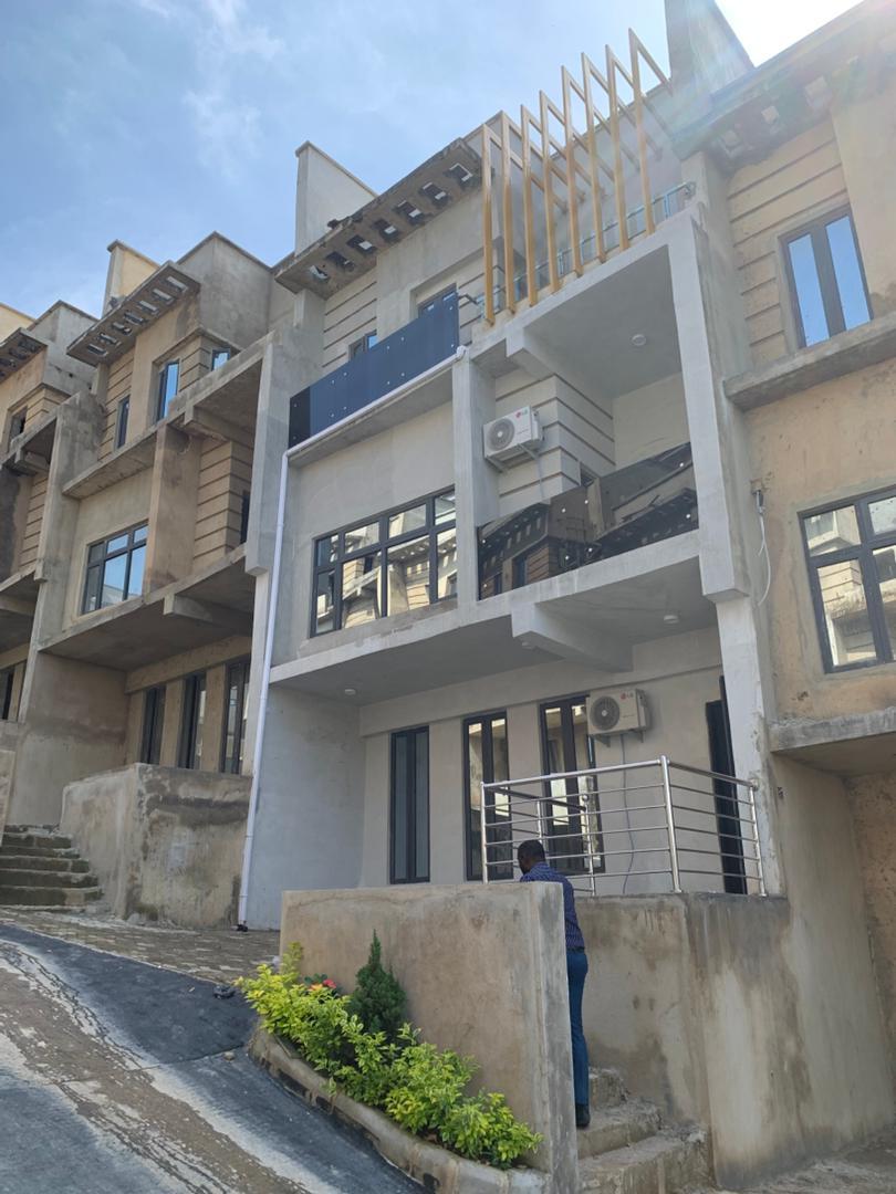 5 Bedroom Semi-Detached Terrace